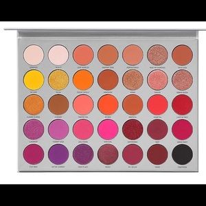 Jaclyn hill X morphe volume 2